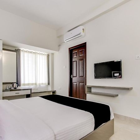 Capital O New Paradise Inn Irugur Exterior photo