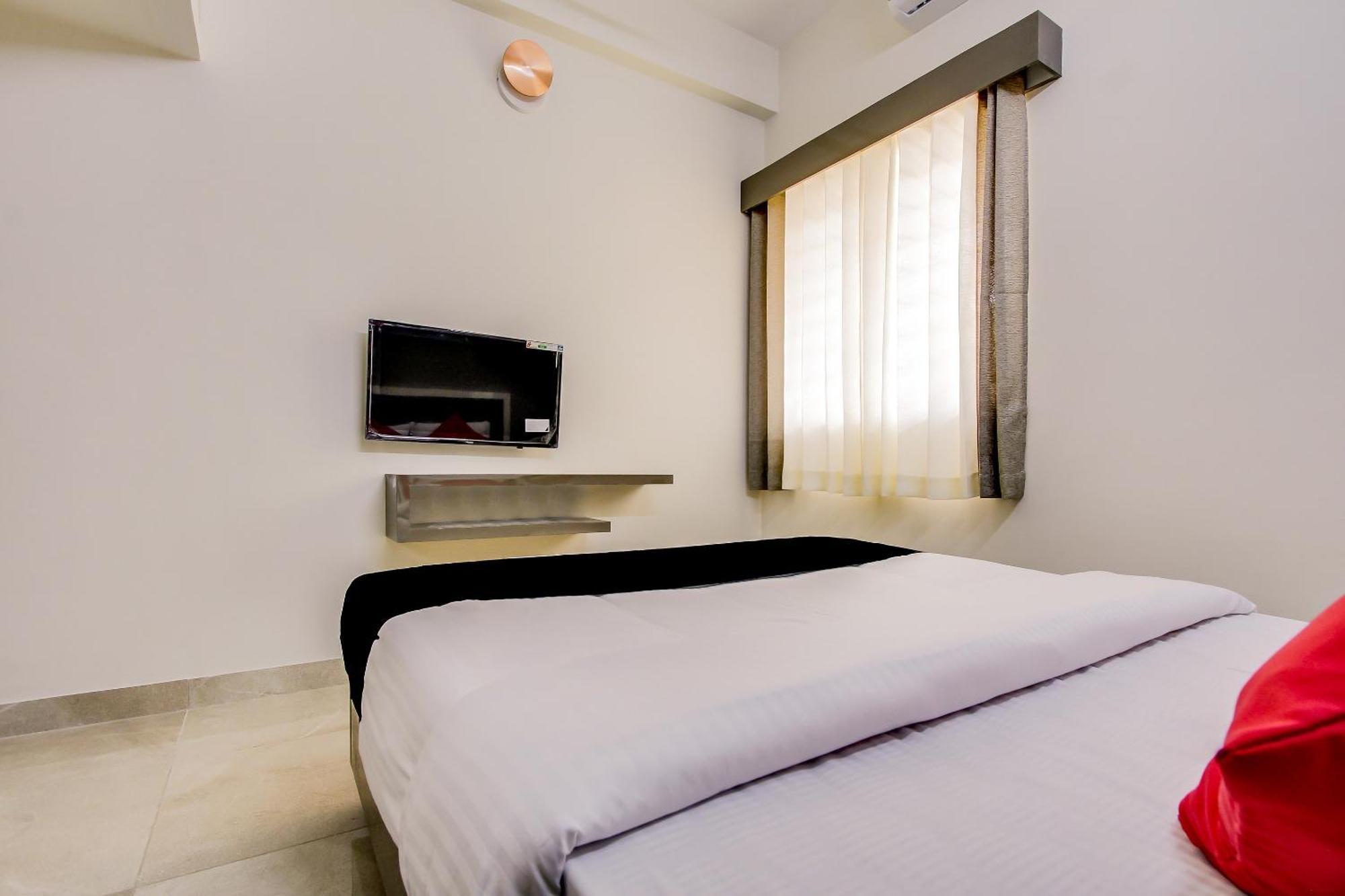 Capital O New Paradise Inn Irugur Exterior photo