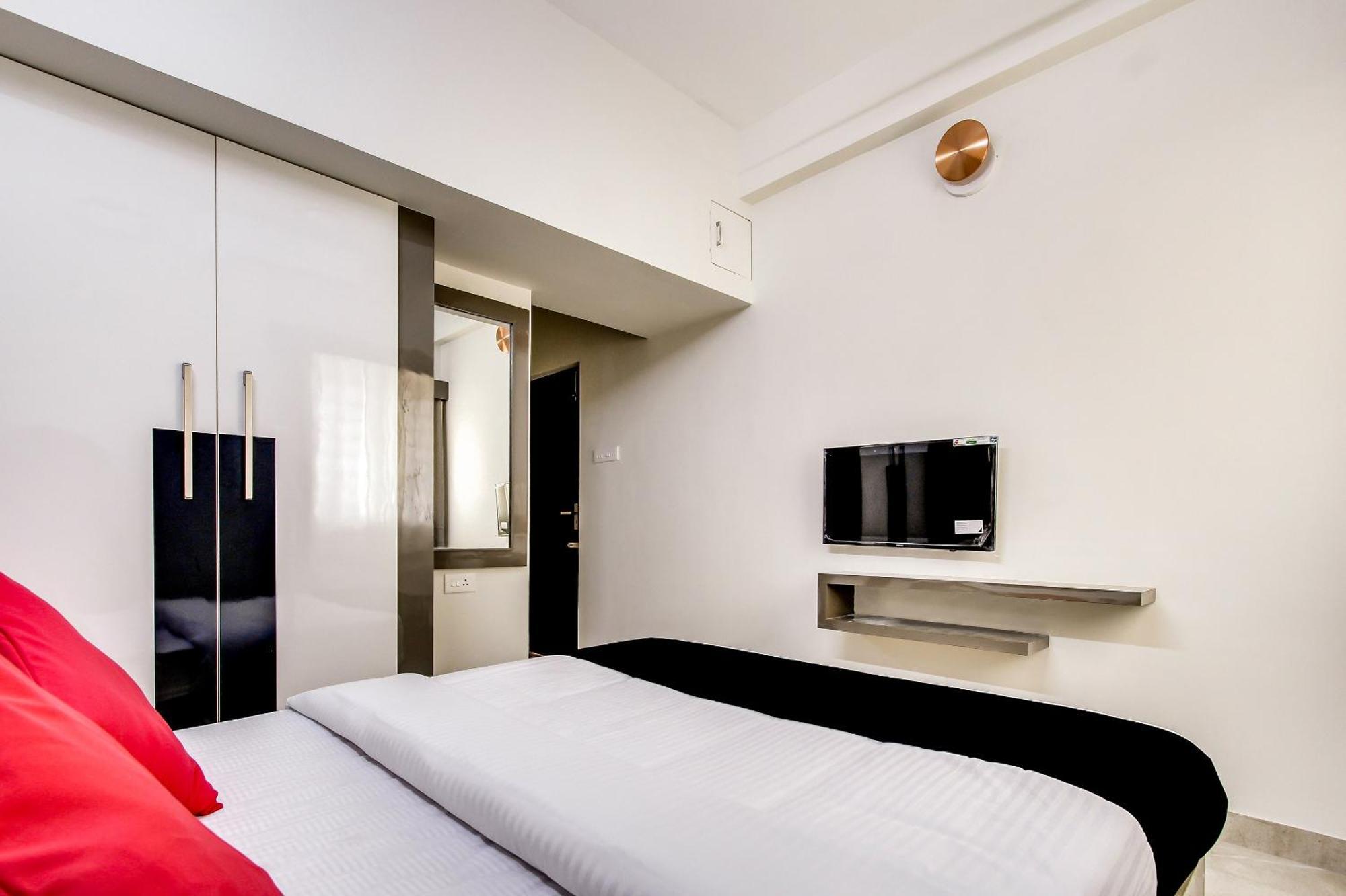 Capital O New Paradise Inn Irugur Exterior photo