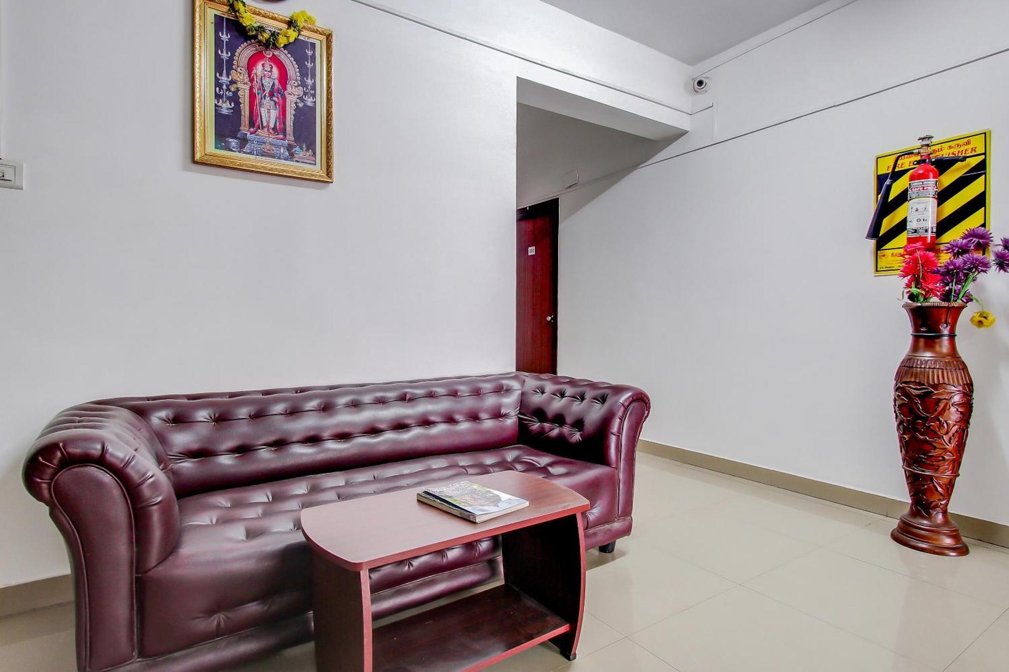 Capital O New Paradise Inn Irugur Exterior photo